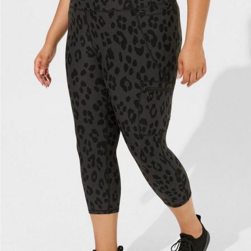 Torrid capri leggings